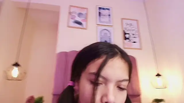 Isabelgh  online show from December 3, 2025, 3:29 am