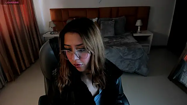 Catti Brie online show from November 7, 2025, 11:48 am