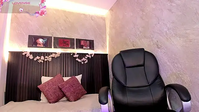 dark  nymph online show from October 13, 2025, 10:39 am