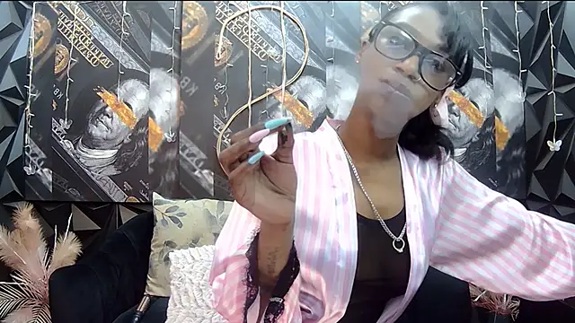 Lilmisbaddyxxx online show from September 28, 2025, 7:43 pm