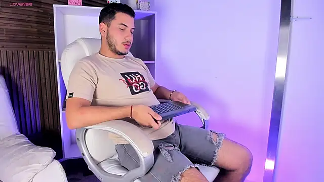 Axel grey  online show from November 12, 2025, 12:20 pm