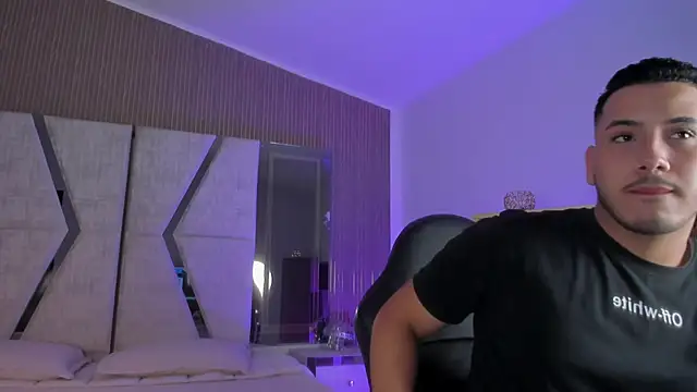 Snapshot of Axel_grey_ chatting on May 26, 2026, 12:36 pm Axel grey online show from May 26, 2026, 12:36 pm
