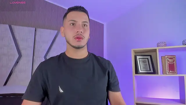 Snapshot of Axel_grey_ chatting on May 28, 2026, 12:22 pm Axel grey online show from May 28, 2026, 12:22 pm