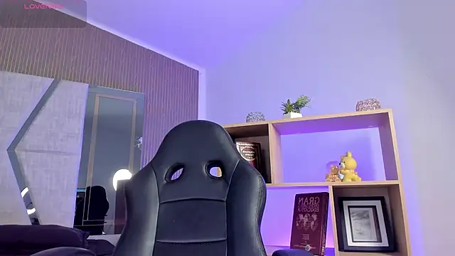 Axel grey  online show from April 3, 2026, 12:44 pm