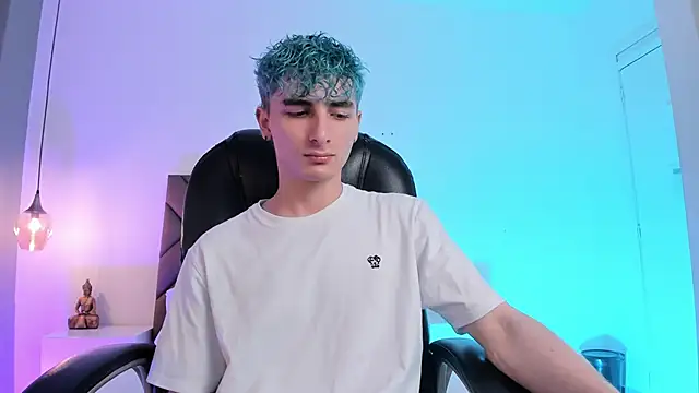 JaydenVillalobos online show from October 5, 2025, 12:18 pm