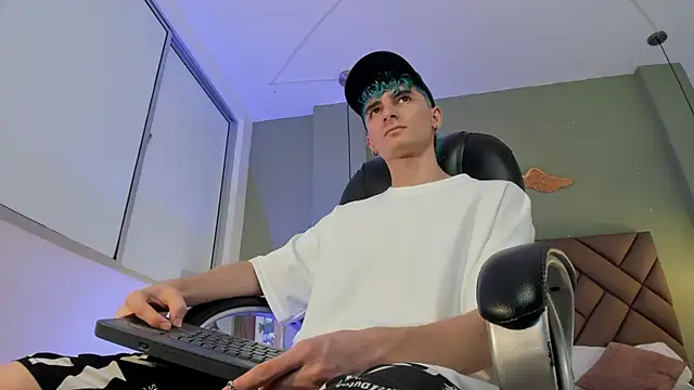 JaydenVillalobos online show from September 14, 2025, 8:42 pm