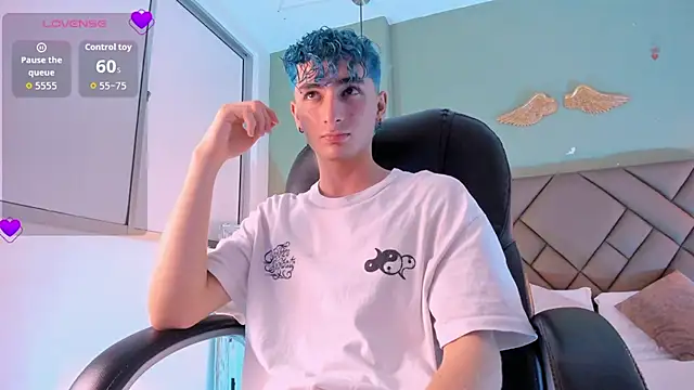 JaydenVillalobos online show from September 11, 2025, 1:11 pm