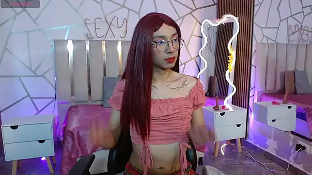 CYRUS TAY online show from December 3, 2025, 1:43 pm