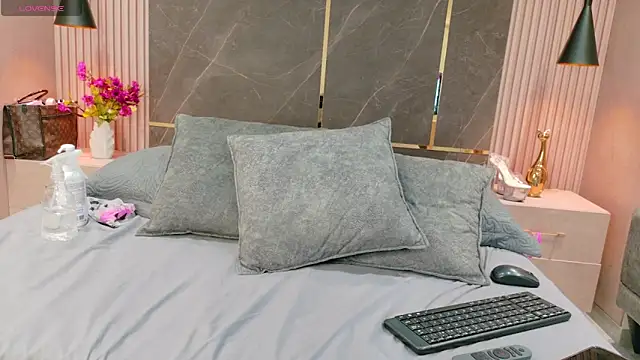 SophiieEvanss online show from December 2, 2025, 4:03 am