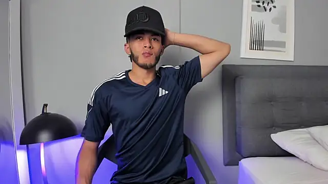 Tylerffoxx online show from April 7, 2026, 8:21 pm