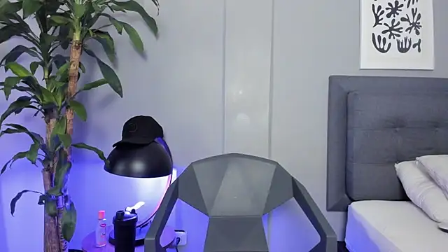 Tylerffoxx online show from April 10, 2026, 9:11 pm