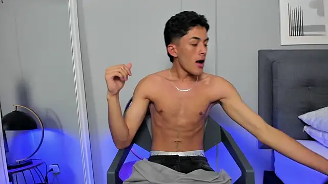 Tylerffoxx online show from November 11, 2025, 7:41 pm