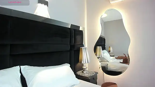 CarolineLee  online show from March 13, 2026, 10:37 pm