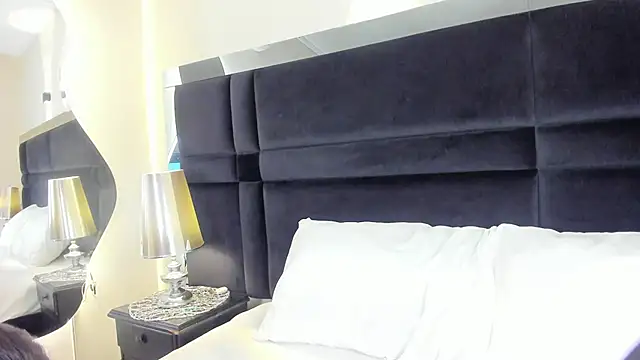 Snapshot of CarolineLee_ chatting on June 18, 2026, 10:37 pm CarolineLee online show from June 18, 2026, 10:37 pm