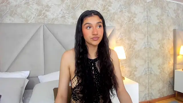 ValentiinaCruz online show from November 3, 2025, 6:33 pm