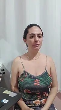 Snapshot of _SexyPetite_ chatting on November 18, 2025, 6:28 am SexyPetite online show from November 18, 2025, 6:28 am