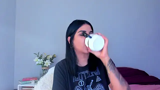 Laura-angeel online show from November 29, 2025, 7:03 pm