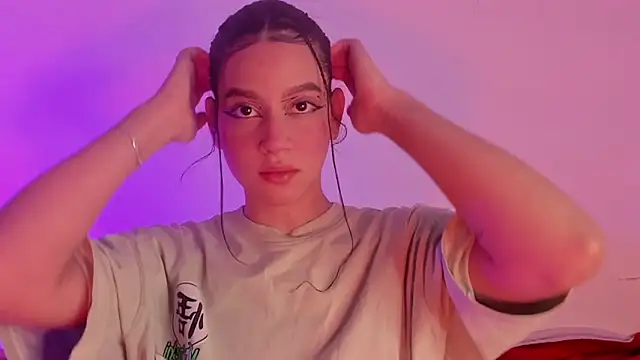 Snapshot of Megan_Luxe chatting on March 4, 2026, 8:00 am Megan Luxe online show from March 4, 2026, 8:00 am