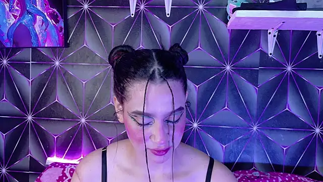 Megan Luxe online show from October 5, 2025, 5:31 am