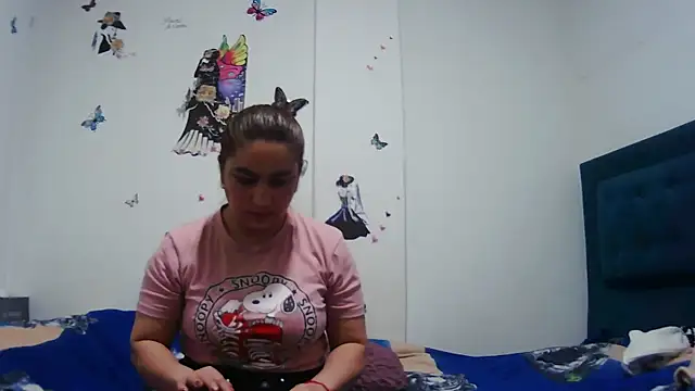 Snapshot of AddyStuart_ chatting on November 19, 2025, 3:50 am AddyStuart online show from November 19, 2025, 3:50 am