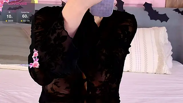 MilaLavson online show from October 27, 2025, 5:08 am