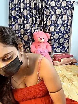 Cute-lusi online show from October 12, 2025, 3:57 pm