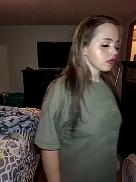 JuicyExxxperience online show from November 12, 2025, 4:05 am