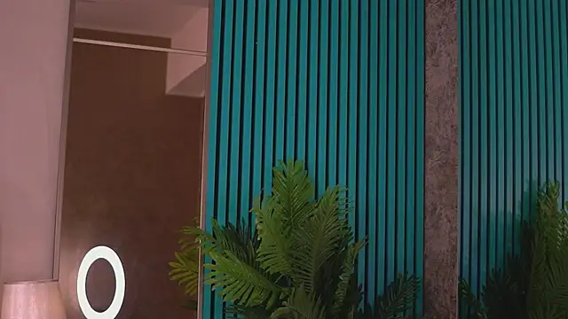 BellaNoirre online show from April 16, 2026, 6:41 pm