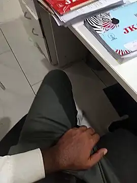 hotboy43339 online show from September 10, 2025, 9:47 pm