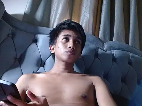 charlie0728 online show from December 4, 2025, 1:21 pm