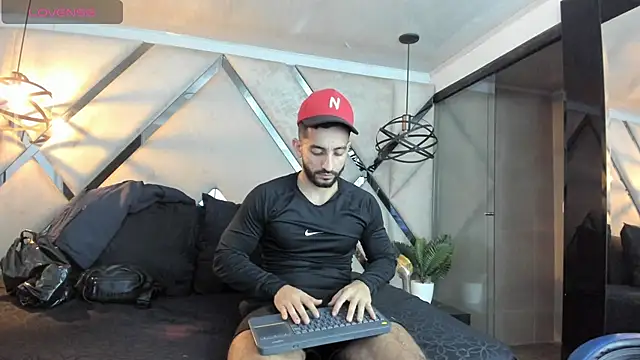 Yiyo10  online show from April 21, 2026, 3:35 am