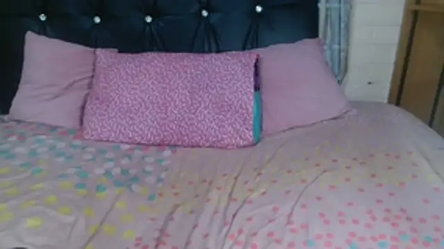 Wild RoseXX online show from December 5, 2025, 6:06 pm