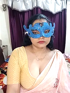 Snapshot of MEERAcle chatting on February 18, 2026, 7:10 pm MEERAcle online show from February 18, 2026, 7:10 pm