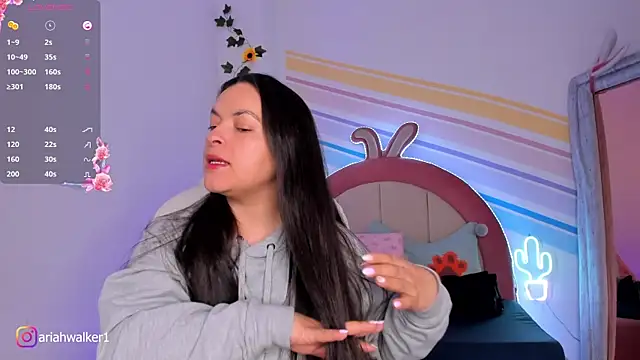 Ariah Walker  online show from September 14, 2025, 3:40 am