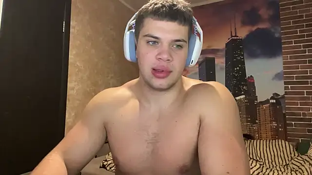 MusclePhantom online show from December 3, 2025, 10:09 pm