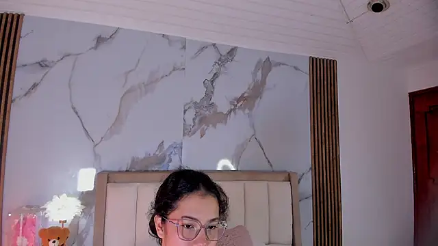 Snapshot of LunaRosse_ chatting on June 20, 2026, 10:20 am LunaRosse online show from June 20, 2026, 10:20 am