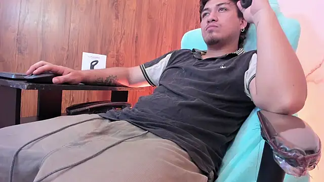 Snapshot of juanmechanic_ chatting on May 29, 2026, 2:23 pm juanmechanic online show from May 29, 2026, 2:23 pm