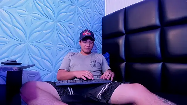 juanmechanic  online show from December 14, 2025, 5:35 am