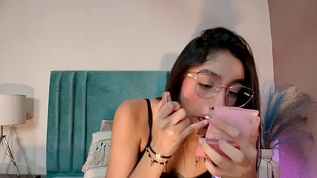 IvyJhons online show from November 5, 2025, 11:57 am