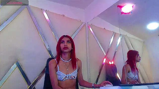 TifannyHott online show from February 5, 2026, 7:32 pm