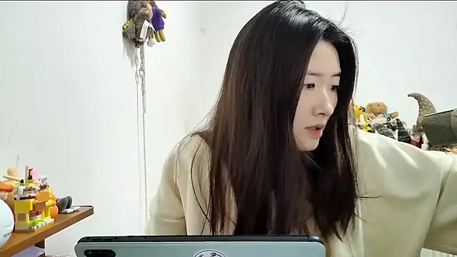 Moonlight-23 online show from December 14, 2025, 1:17 pm