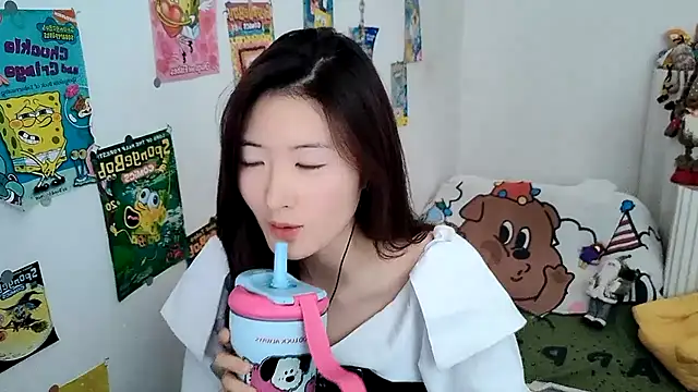 Moonlight-23 online show from September 23, 2025, 6:09 am