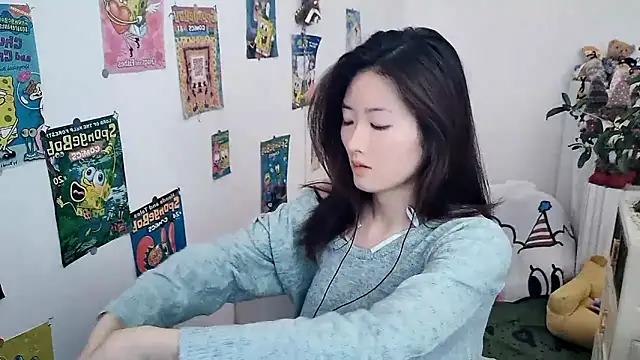 Moonlight-23 online show from October 3, 2025, 6:37 am