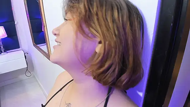 isa grey  online show from December 20, 2025, 3:31 am