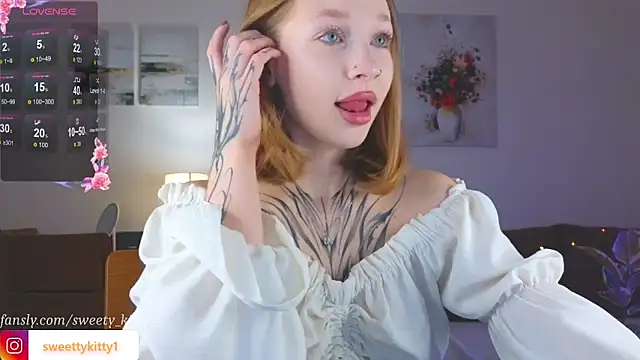 sweettykitty online show from October 25, 2025, 11:42 am