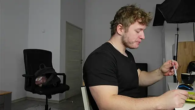 Richard Dullas online show from October 9, 2025, 12:06 pm