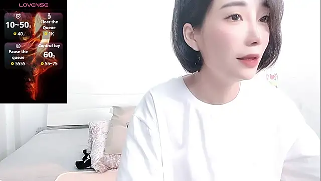 Snapshot of YIWA-2000 chatting on May 18, 2026, 4:01 am YIWA-2000 online show from May 18, 2026, 4:01 am