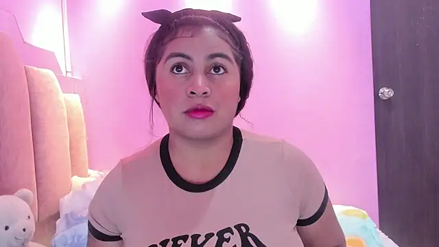 AndreaSweet2 online show from November 17, 2025, 8:02 pm