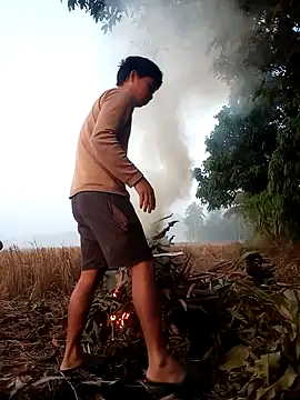 Johlrd online show from December 4, 2025, 12:42 am