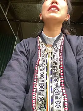 Huong-Ly online show from November 16, 2025, 8:19 am